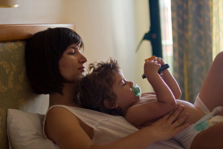 How early does morning sickness start? - Featured image