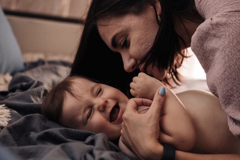 When do babies roll over? - Featured image