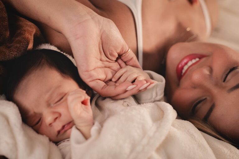 When should you have a baby shower? - Featured image